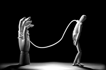 «Trani ritrovi la dignità perduta». Pol...etica attacca tutti ed invita i cittadini al forum del 16 gennaio