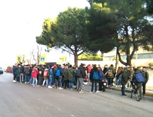 AGGIORNATO. Termosifoni senza pace: mentre la Bovio riapre, rischiano di fermarsi Giustina Rocca e Papa Giovanni XXIII. Sciopero al Moro