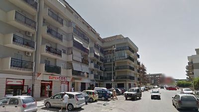 Trani, rapina a mano armata in via delle Tufare. Furto in un negozio d'abbigliamento del centro