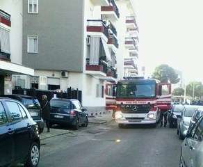 Trani, asciugano la biancheria su una stufa: principio d'incendio in un appartamento in via Gualandi