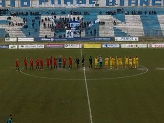 Trani-Novoli 2-1. Manzari su rigore, poi esce. Sansonna salva, Cannone raddoppia e Rizzo accorcia. Stadio solidale con gli avversari