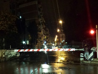 Passaggio a livello di Trani, sei pedoni fuori legge in tre minuti: la causa dei problemi siamo sempre noi