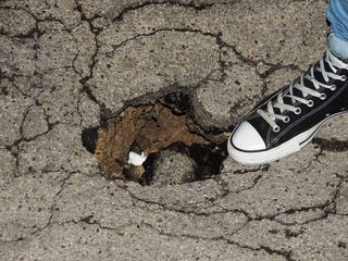 Trani, pericoli per strada: cedimenti in via Parenzo e sul corso