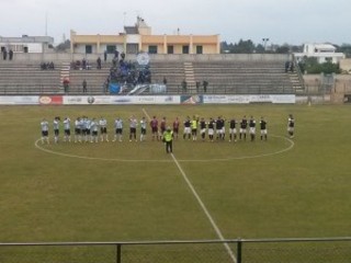 Galatina-Trani 3-2. Beffa per i biancoazzurri, a cinque secondi dalla fine. I tifosi contestano la squadra
