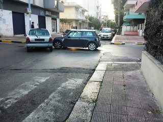 Strade di Trani, l'incrocio di via Bonomo si conferma primatista d'incidenti: ieri sera, l'ennesimo