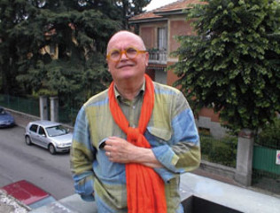 Ha lavorato con i grandi e diretto il mitico «Sposerò Simon Le Bon»: questa sera Carlo Cotti a Trani