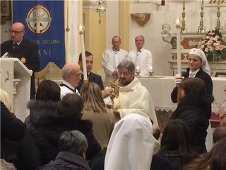 Trani religiosa: chiesa gremita, in centinaia sfidano freddo e pioggia per venerare Santa Bernadette