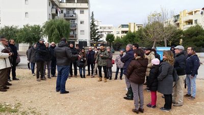 Procacci paga dazio al meteo. In pochi a Trani nord, ma lui prova a scaldarli: «Non siete stanchi di essere presi in giro?»