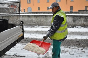 Allerta meteo e neve a Trani: a capodanno, sale e catene ci sono costati 658 euro