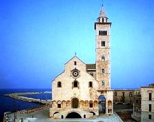 Cattedrale di Trani, via tutto: si concludono oggi, con due mesi d'anticipo, i lavori sulla facciata