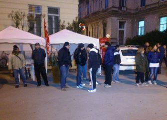 Trani, i lavoratori della Re Manfredi e della Eurocoop protestano. Dormiranno dinanzi al Comune