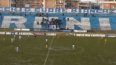 Trani-Mola 1-0. Bomber Manzari torna alla carica, i biancazzurri trionfano nel fango