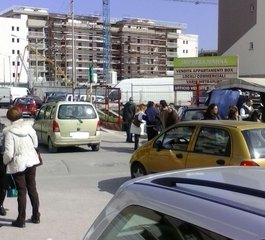 WHATSAPP. Attraversamenti pericolosi a Trani, i casi del mercato e del cimitero