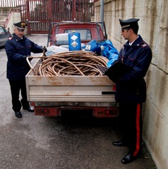 Smonta un'Ape rubata a Trani, i carabinieri lo «pungono» ad Andria