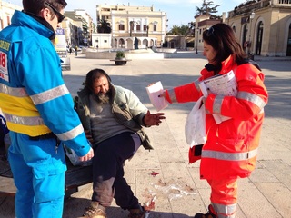 Peppino di nuovo sanguinante e soccorso. Ma la stazione di Trani resta la sua dimora
