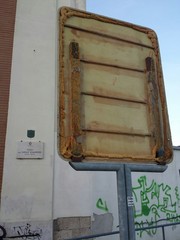 Impianti pubblicitari a Trani, persi quattro mesi: il commissario ha approvato lo stesso regolamento che il consiglio comunale decise di ritirare