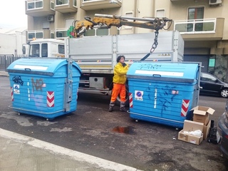 Trani e la differenziata stoppata, sarcasmo a cinque stelle: «Daremmo un premio all'incompetenza»