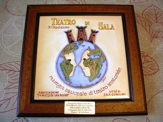 La Compagnia dei teatranti vince ancora un premio fuori Trani: per «Rumors», doppio riconoscimento a Sala Consilina