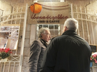 Trani, Stefano Disegni a Luna di sabbia. Scrittori nel tempo apre una finestra sulla satira