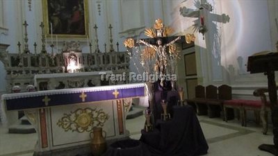 Trani, via crucis itinerante nel quartiere della parrocchia Santa Chiara