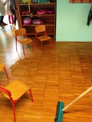 Perdite dal solaio, piove nell'asilo: nuovi disagi alla Fabiano e proteste all'indirizzo del Comune di Trani