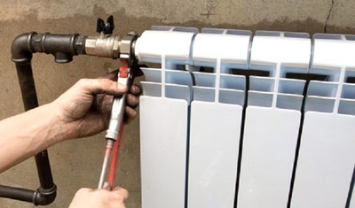 Manutenzioni termiche, idriche e fognanti nelle scuole di Trani: altri 64mila euro alla ditta che svolge gli interventi