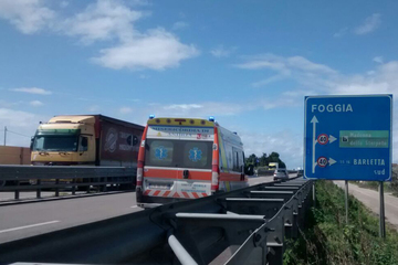 Incidente tra un'auto ed un furgone sulla ss16: due feriti in codice rosso. Oltre 2km di coda a Barletta Sud direzione nord