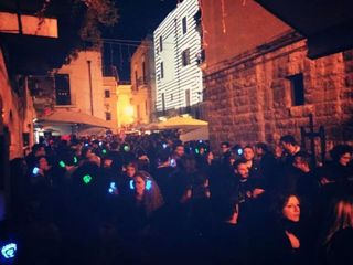 «Zitti, si balla»: torna a Trani il «Silent festival», dove il divertimento in cuffia è di rigore