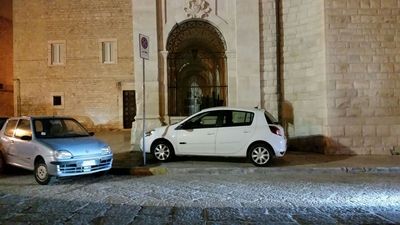 WHATSAPP. Fine dell'inverno, al porto di Trani torna l'illegalità: oltraggiato il sagrato di Santa Teresa