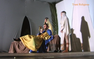 FOTO e VIDEO. Trani religiosa, partecipazione e preghiera alla Madonna di Fatima per la Passione vivente