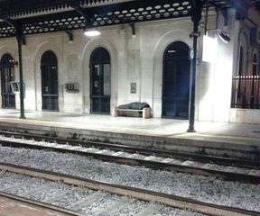 La Polizia ferroviaria vicina ai senza tetto delle stazioni: anche a Trani, un intervento per la «Missione dignità»