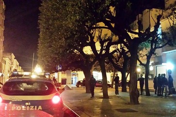 Rissa nella notte nella piazza centrale di Trani: un fermato