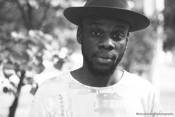 «Fuori piove, dentro pure passo a prenderti?» Oggi, dalle 17 Antonio Distefano a Radio Bombo