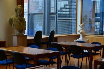 Biblioteca di Trani: l'amministrazione vuole fare gestire i servizi minimi, gratis, per tre mesi