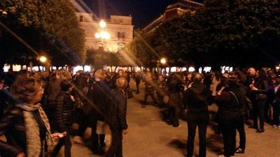Anche Trani si unisce al lutto della scuola pubblica: flashmob in piazza della Repubblica