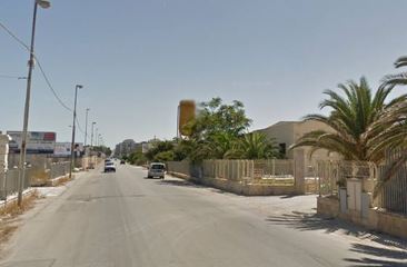 Trani, incidente in via Barletta tra auto e moto. Lievi contusioni e ferite per il motociclista