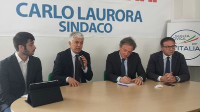Con Carlo Laurora c'è anche l'onorevole Matarrese: «Crediamo in tanti giovani che sostengono Carlo». Sulla cementeria: «Non è più tempo, è stata un'occasione sprecata»
