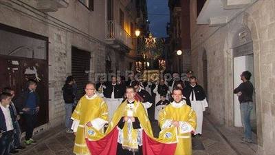 FOTO e VIDEO. Trani religiosa, la Madonna Incoronata ha aperto la stagione delle feste delle confraternite