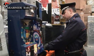Gioco d'azzardo e videopoker, controlli dei Carabinieri del Comando Provinciale di Bari: sequestri e denunce