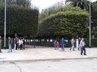 AGGIORNATO. Nessuno aveva le chiavi per aprirla: per la prima volta, villa comunale di Trani chiusa fino alle 10