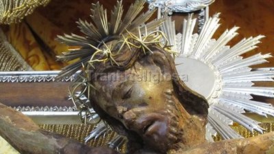 Trani religiosa, le immagini della Via Lucis che ha riportato il Crocifisso a Colonna