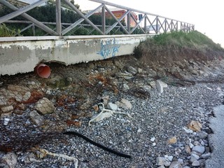 FOTO. Trani, dopo appena nove anni il lungomare Mongelli è già un rudere. Ci è costato un milione