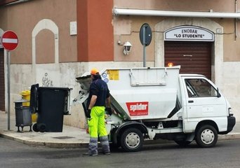 Conti in rosso anche all'Amiu, in perdita di oltre un milione. Guadagnuolo: «Vantiamo crediti ingenti anche dal Comune di Trani»