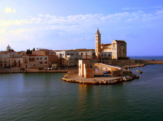 Porto di Trani, quale futuro? Per Tommaso Laurora: 