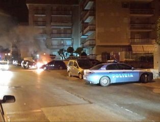 Trani, altra auto in fiamme nella notte in via delle Tufare