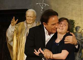 Trani, la scuola media Bovio premiata a Bisceglie nell'ambito del riconoscimento dedicato a san Giovanni Paolo II