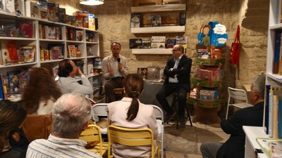 Luna di Sabbia ospita il colonnello dell'Arma, Roberto Riccardi: ha presentato ieri sera il suo ultimo lavoro 