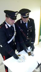 Nasconde hashish in bagno, ma non sfugge ai controlli dei carabinieri: in manette 39enne di Trani