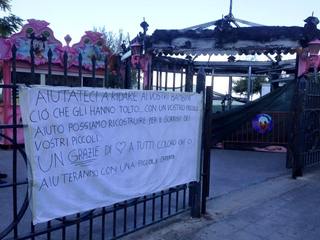 E per la giostra distrutta nella villa di Trani si «accende» la solidarietà: «Aiutiamo la famiglia ed i bambini»