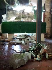 Distrutta la vasca più importante dell'acquario della villa di Trani: salvi i pesci, ma ingente il danno. Da una settimana, nessuno lo sorvegliava